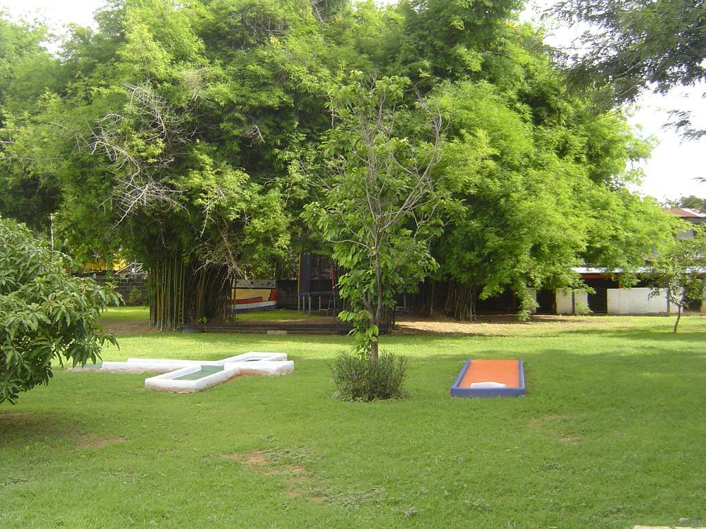 Mini-Golf **** & Resort Ubon Ratchathani Buitenkant foto