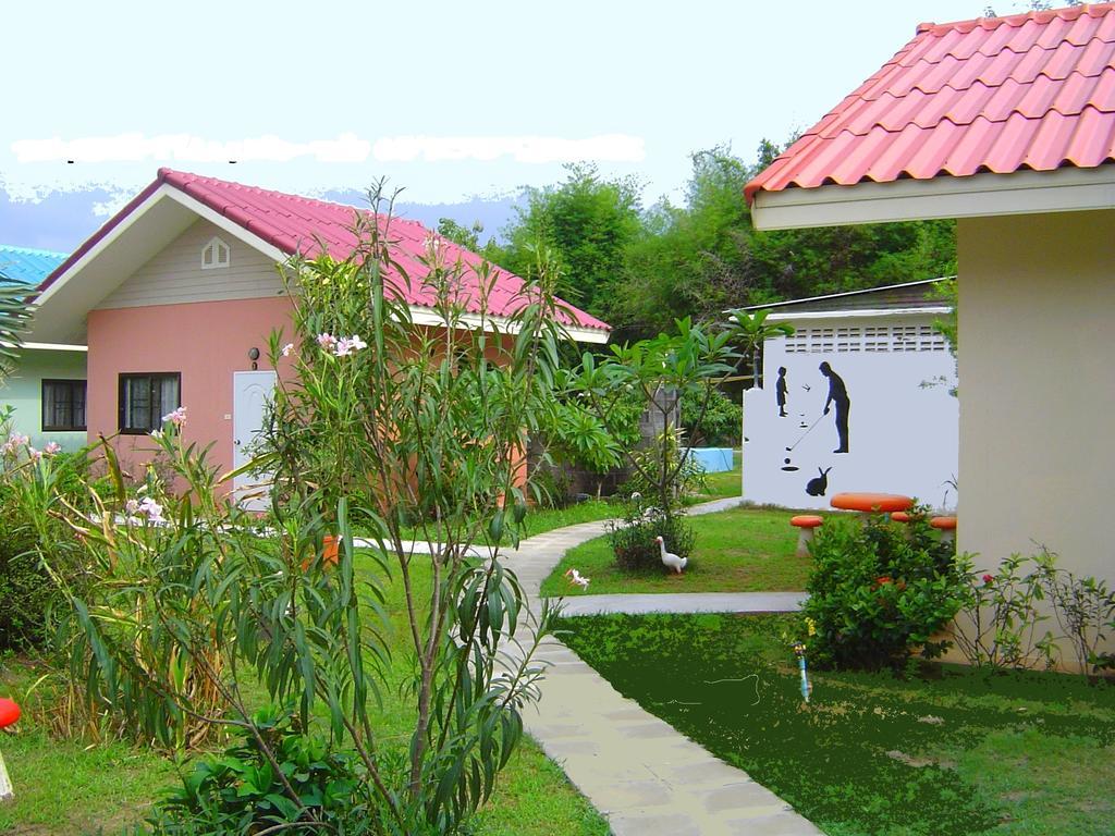 Mini-Golf **** & Resort Ubon Ratchathani Buitenkant foto