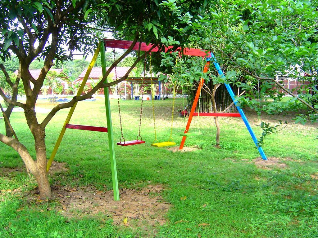 Mini-Golf **** & Resort Ubon Ratchathani Buitenkant foto